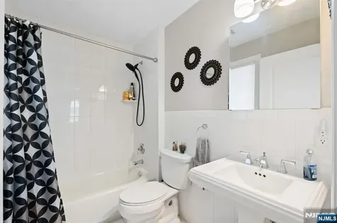 88B Myrtle Avenue Edgewater NJ 07020