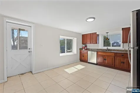 154 Ames Street Hackensack NJ 07601