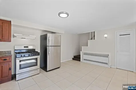 154 Ames Street Hackensack NJ 07601