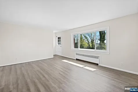 154 Ames Street Hackensack NJ 07601