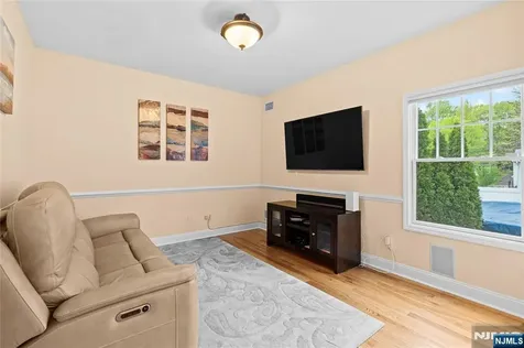 160 Lozier Terrace River Edge NJ 07661