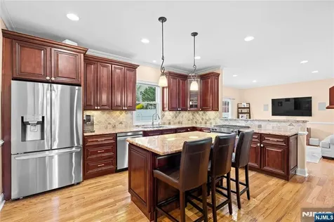 160 Lozier Terrace River Edge NJ 07661