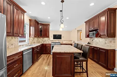 160 Lozier Terrace River Edge NJ 07661