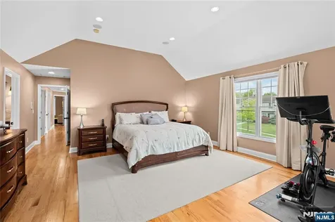 160 Lozier Terrace River Edge NJ 07661