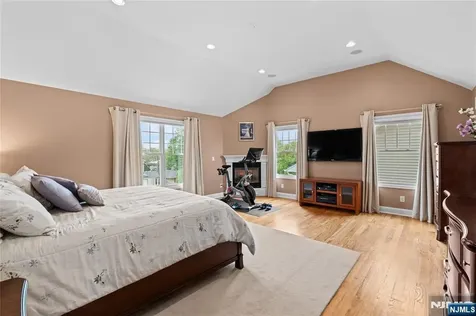 160 Lozier Terrace River Edge NJ 07661