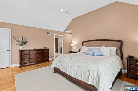 160 Lozier Terrace River Edge NJ 07661