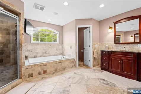 160 Lozier Terrace River Edge NJ 07661