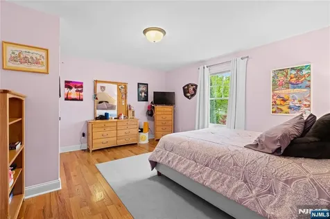 160 Lozier Terrace River Edge NJ 07661