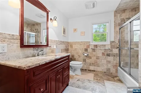 160 Lozier Terrace River Edge NJ 07661