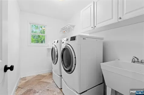 160 Lozier Terrace River Edge NJ 07661