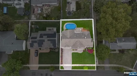 160 Lozier Terrace River Edge NJ 07661