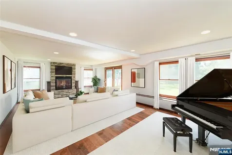 728 Prospect Street Glen Rock NJ 07452