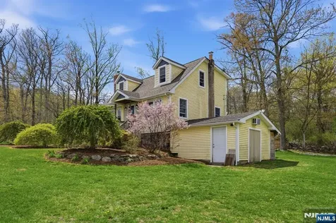 32 Pine Hill Road Mahwah NJ 07430