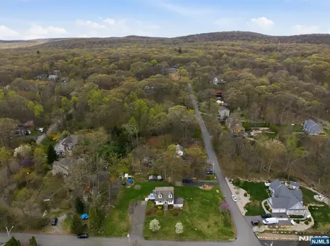 32 Pine Hill Road Mahwah NJ 07430