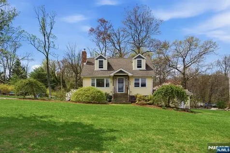 32 Pine Hill Road Mahwah NJ 07430