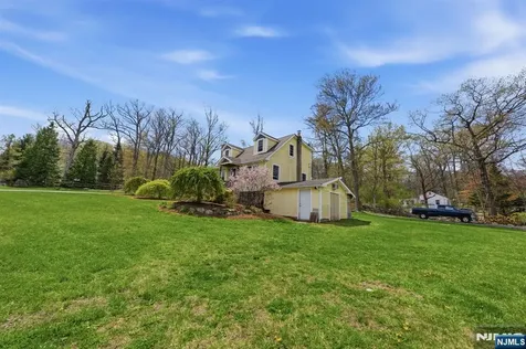 32 Pine Hill Road Mahwah NJ 07430