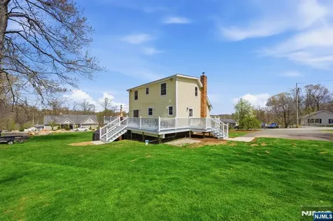 32 Pine Hill Road Mahwah NJ 07430