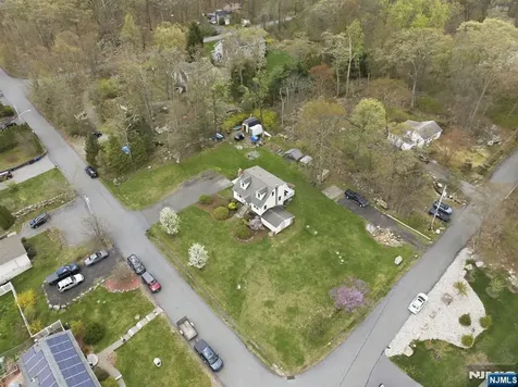 32 Pine Hill Road Mahwah NJ 07430