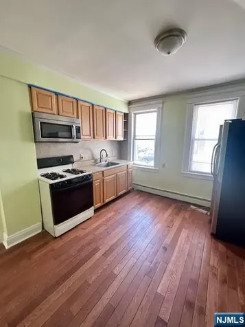 69 Miller Avenue Elmwood Park NJ 07407