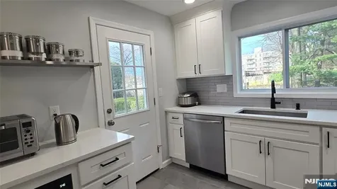 446 Maple Hill Drive Hackensack NJ 07601