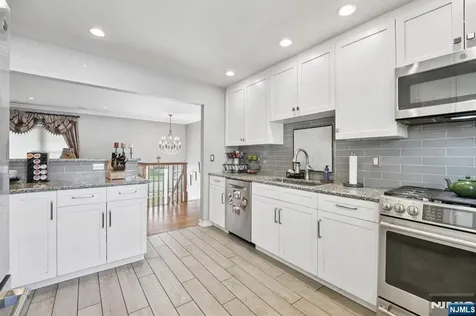 676 Rutgers Place Paramus NJ 07652