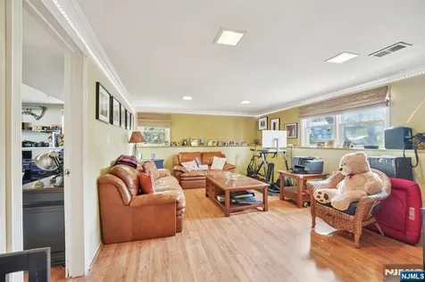 676 Rutgers Place Paramus NJ 07652