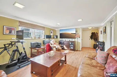 676 Rutgers Place Paramus NJ 07652