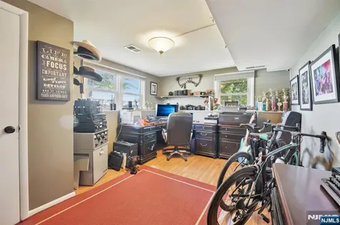676 Rutgers Place Paramus NJ 07652