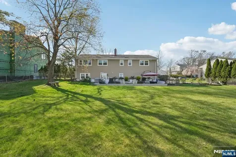 676 Rutgers Place Paramus NJ 07652