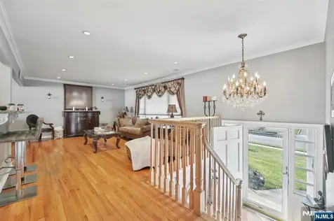 676 Rutgers Place Paramus NJ 07652