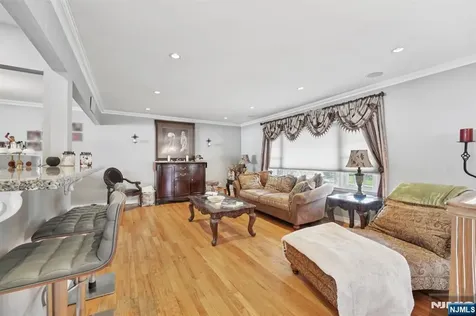 676 Rutgers Place Paramus NJ 07652