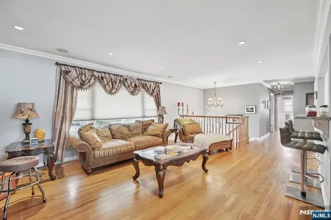 676 Rutgers Place Paramus NJ 07652