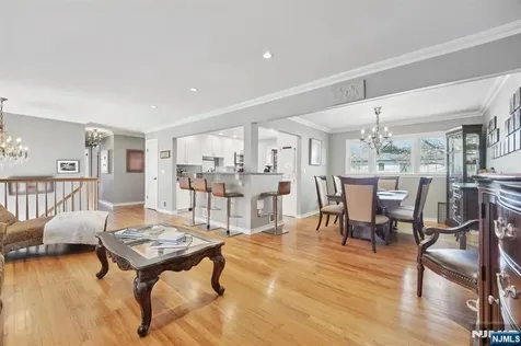 676 Rutgers Place Paramus NJ 07652