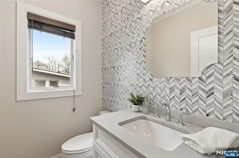 519 Walnut Street Fort Lee NJ 07024
