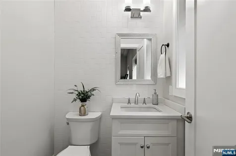 519 Walnut Street Fort Lee NJ 07024