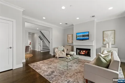 519 Walnut Street Fort Lee NJ 07024