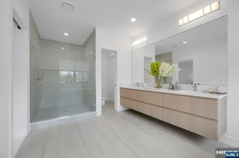 17 Feldman Court Paramus NJ 07652