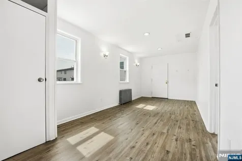 826 7th Street Secaucus NJ 07094