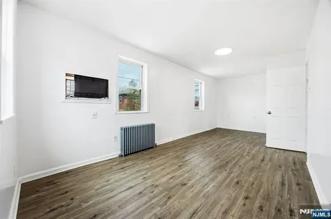 826 7th Street Secaucus NJ 07094