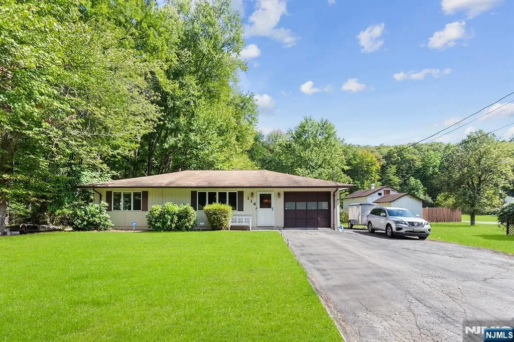 114 Van Dam Avenue Bloomingdale NJ 07403