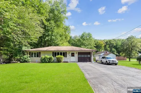 114 Van Dam Avenue Bloomingdale NJ 07403