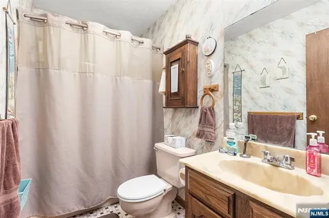 114 Van Dam Avenue Bloomingdale NJ 07403