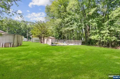 114 Van Dam Avenue Bloomingdale NJ 07403