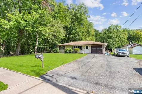 114 Van Dam Avenue Bloomingdale NJ 07403