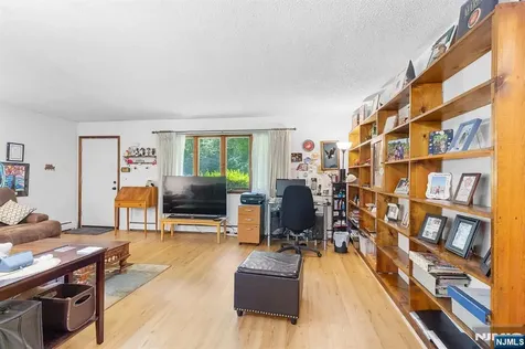 114 Van Dam Avenue Bloomingdale NJ 07403