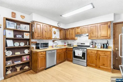 114 Van Dam Avenue Bloomingdale NJ 07403