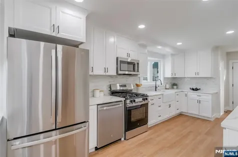 150 Hansbury Avenue Newark NJ 07112