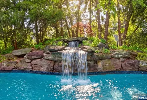 55 Canterbury Drive Ramsey NJ 07446