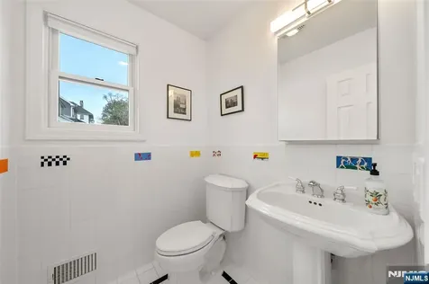 77 Oakdene Avenue Teaneck NJ 07666