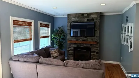 40 Strathmore Terrace Saddle Brook NJ 07663